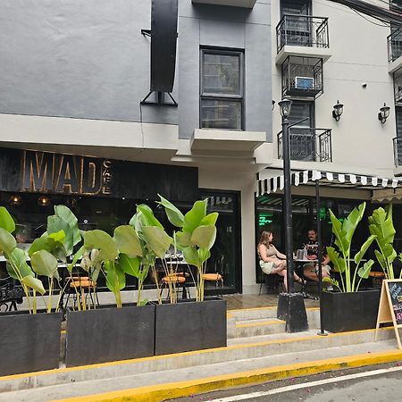 Mad Monkey Manila Hostel Makati City Exterior foto