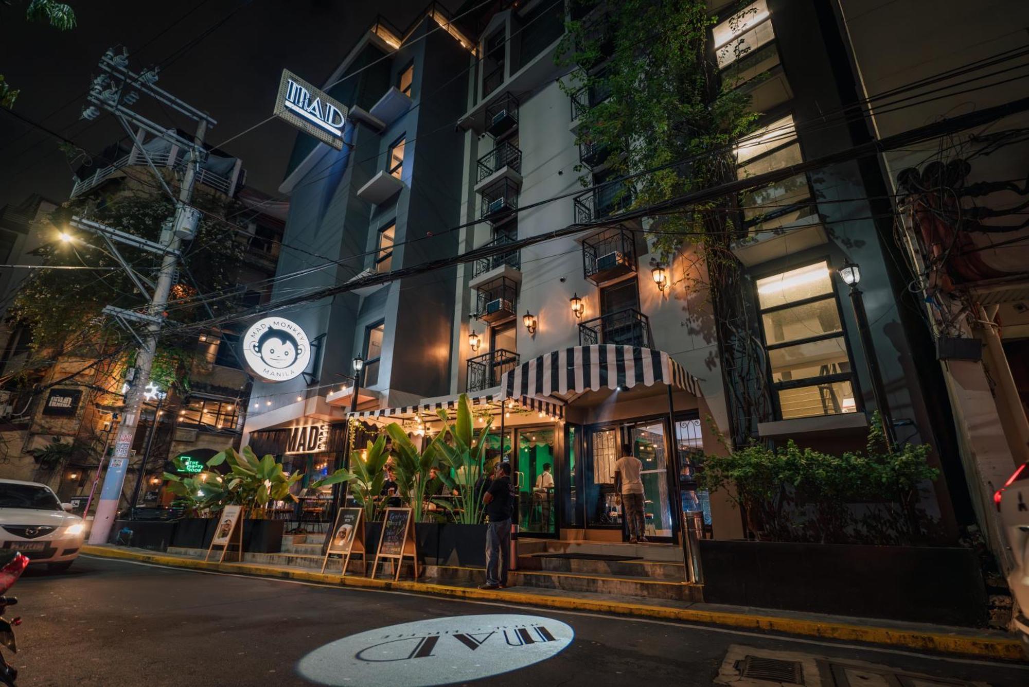 Mad Monkey Manila Hostel Makati City Exterior foto