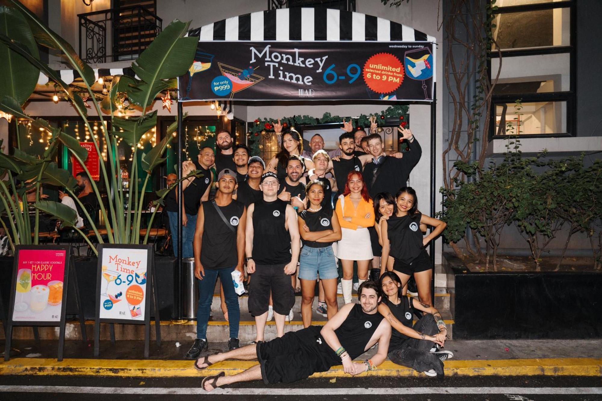 Mad Monkey Manila Hostel Makati City Exterior foto